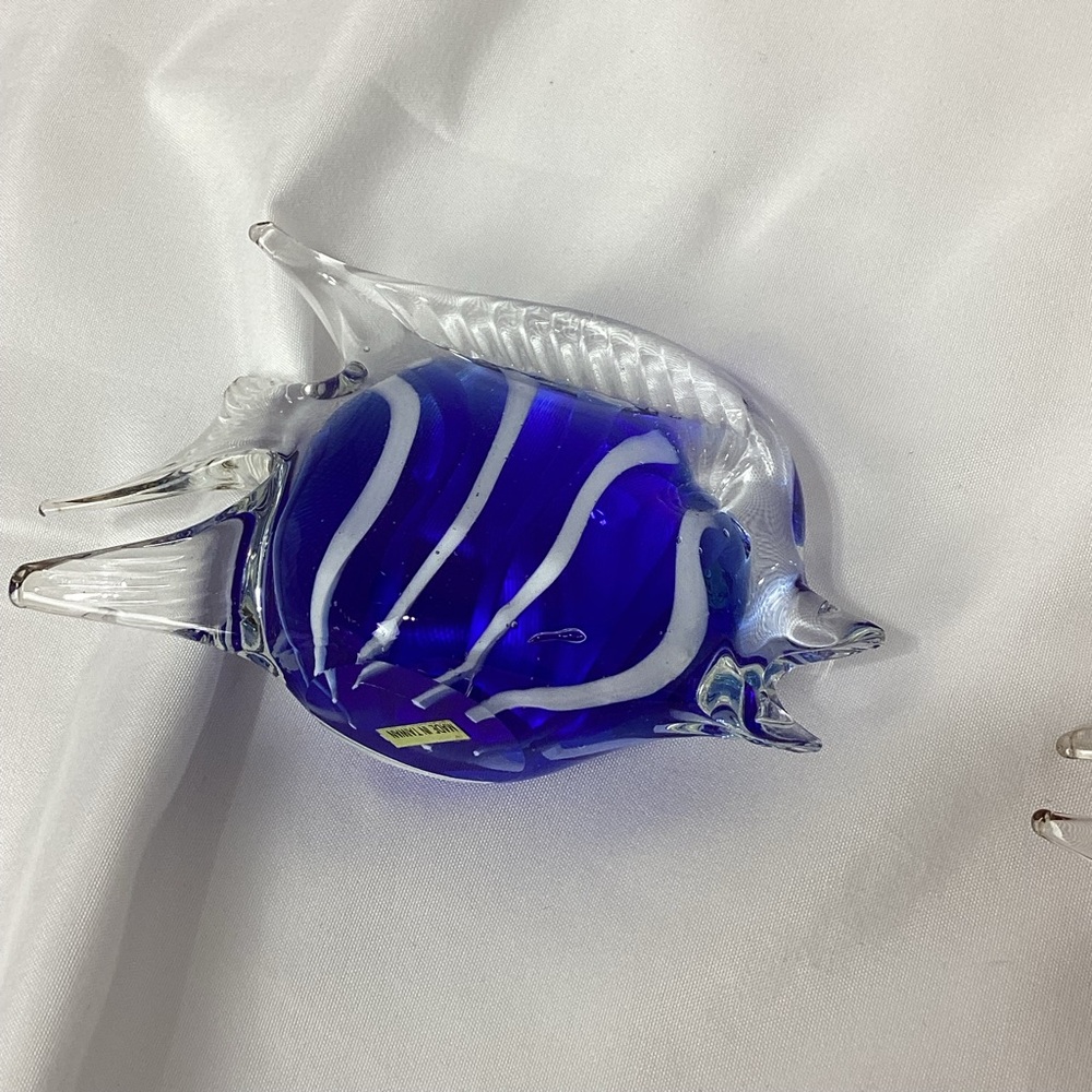 Glass Fish Figurines in Red and Blue Art Glass Fish Paperweights Decor - Picture 6 of 15